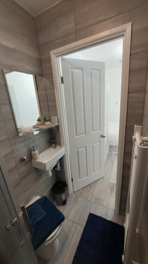 Double En-Suite Room Available In 3 Bed Apt London Ngoại thất bức ảnh