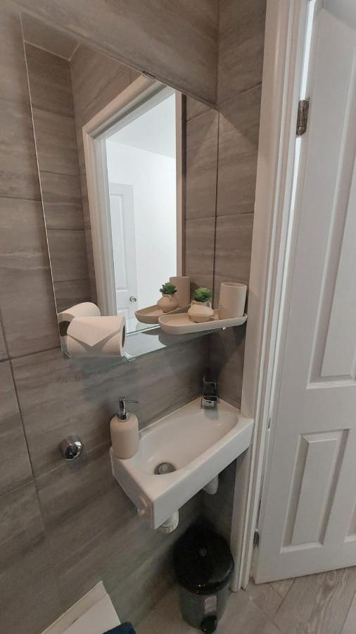 Double En-Suite Room Available In 3 Bed Apt London Ngoại thất bức ảnh